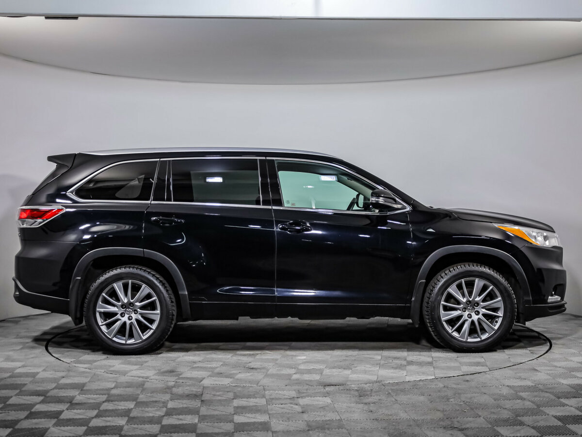Toyota Highlander с пробегом — 2015 год. Фото: #3
