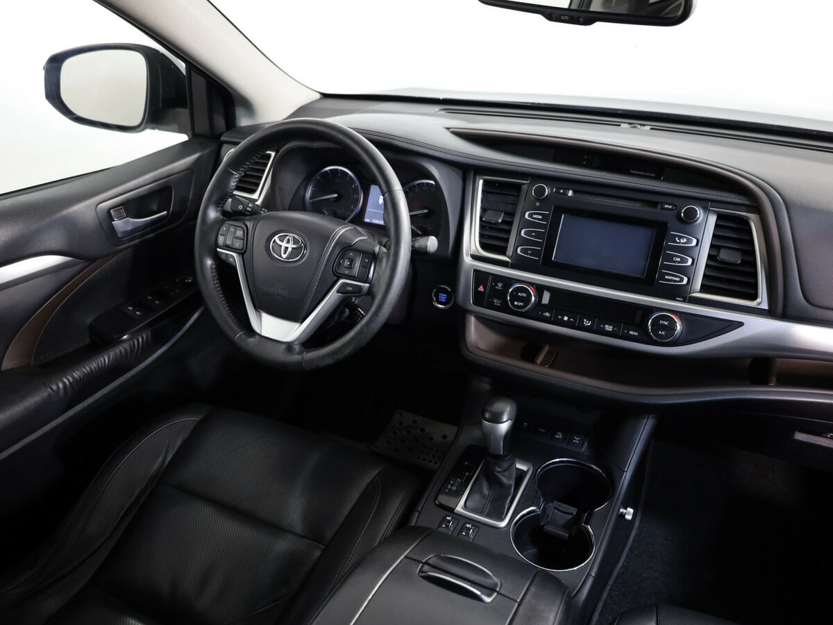 Toyota Highlander с пробегом — 2015 год. Фото: #7