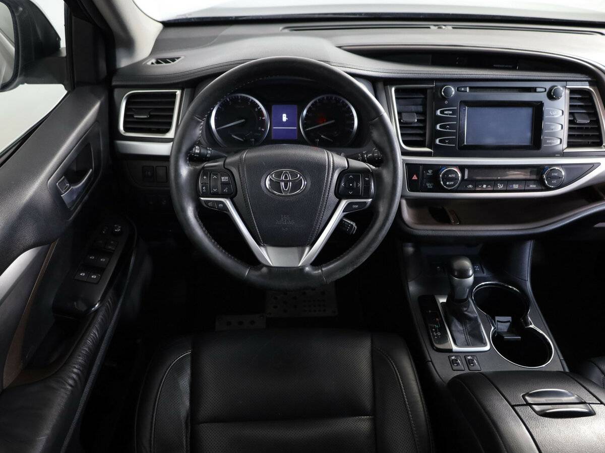 Toyota Highlander с пробегом — 2015 год. Фото: #9