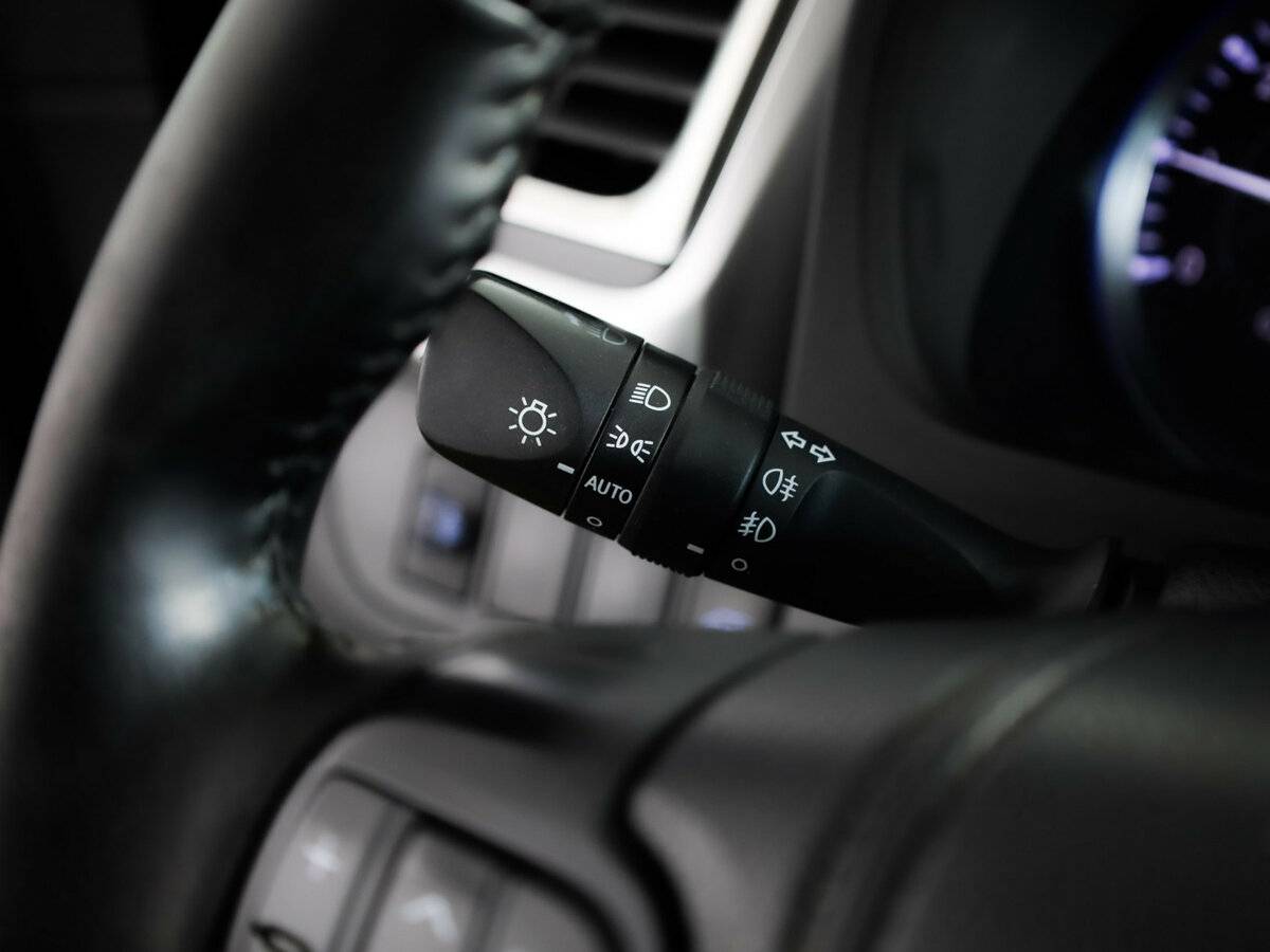 Toyota Highlander с пробегом — 2015 год. Фото: #10