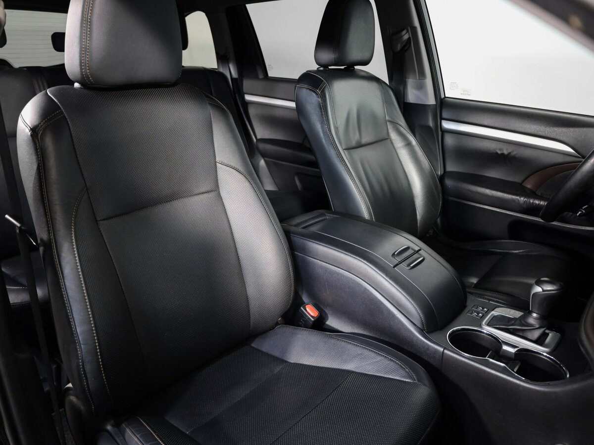 Toyota Highlander с пробегом — 2015 год. Фото: #23