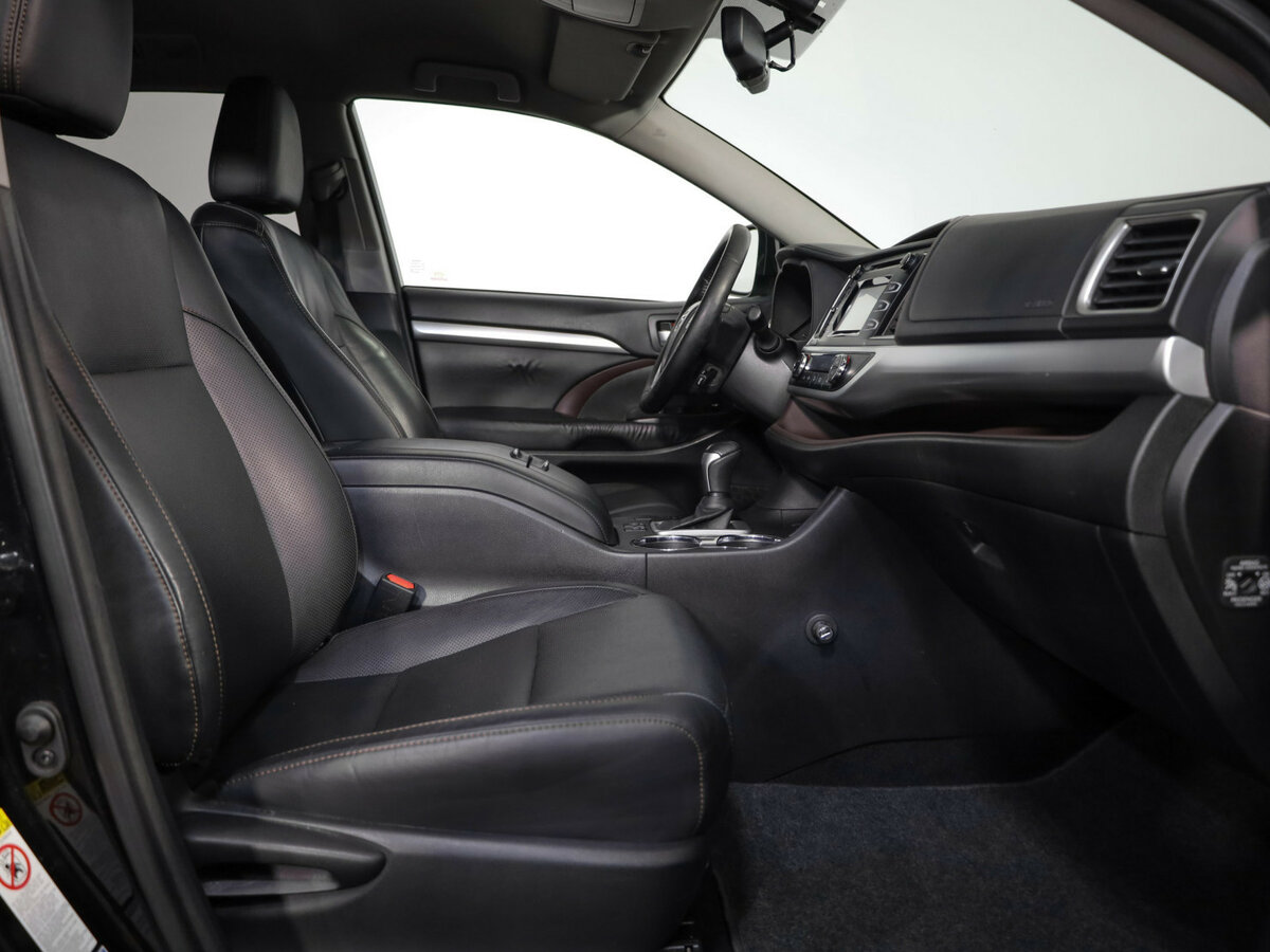Toyota Highlander с пробегом — 2015 год. Фото: #24