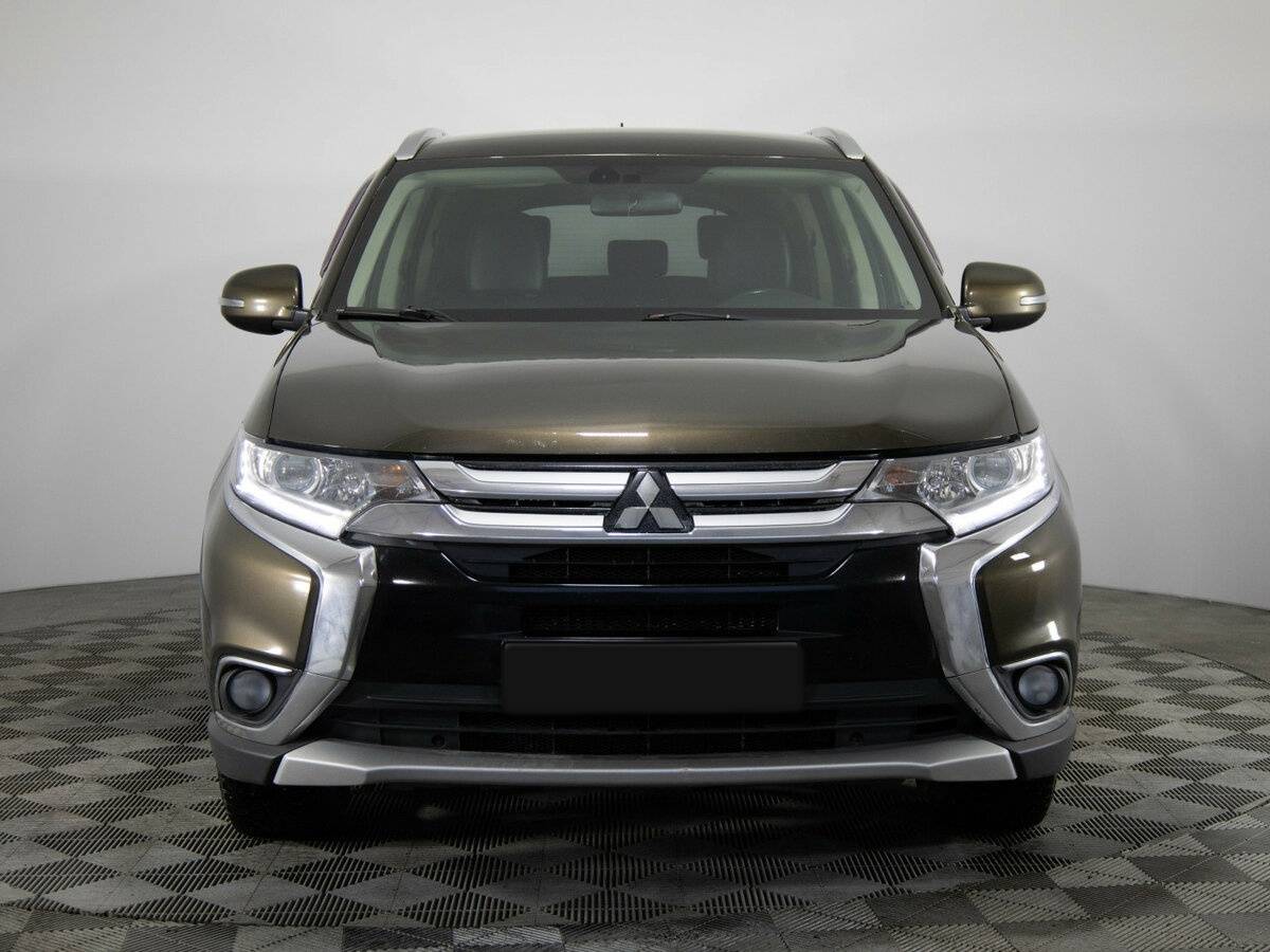 Mitsubishi Outlander с пробегом — 2016 год. Фото: #1
