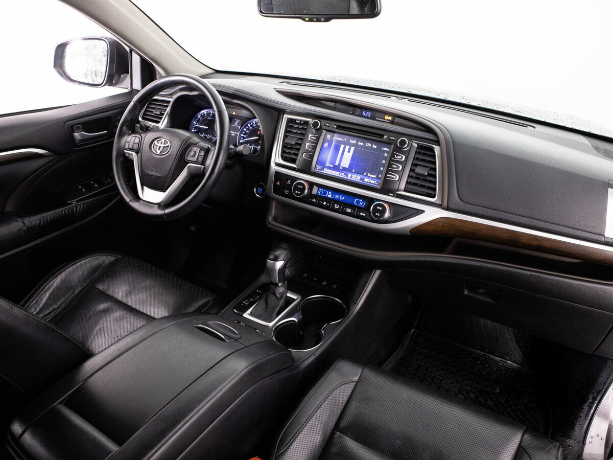 Toyota Highlander с пробегом — 2015 год. Фото: #8