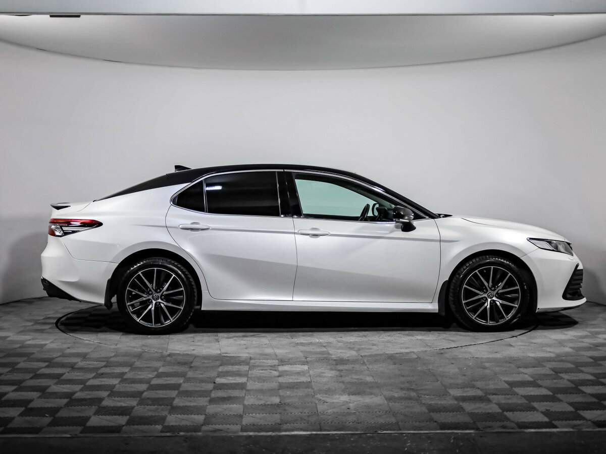 Toyota Camry с пробегом — 2021 год. Фото: #3