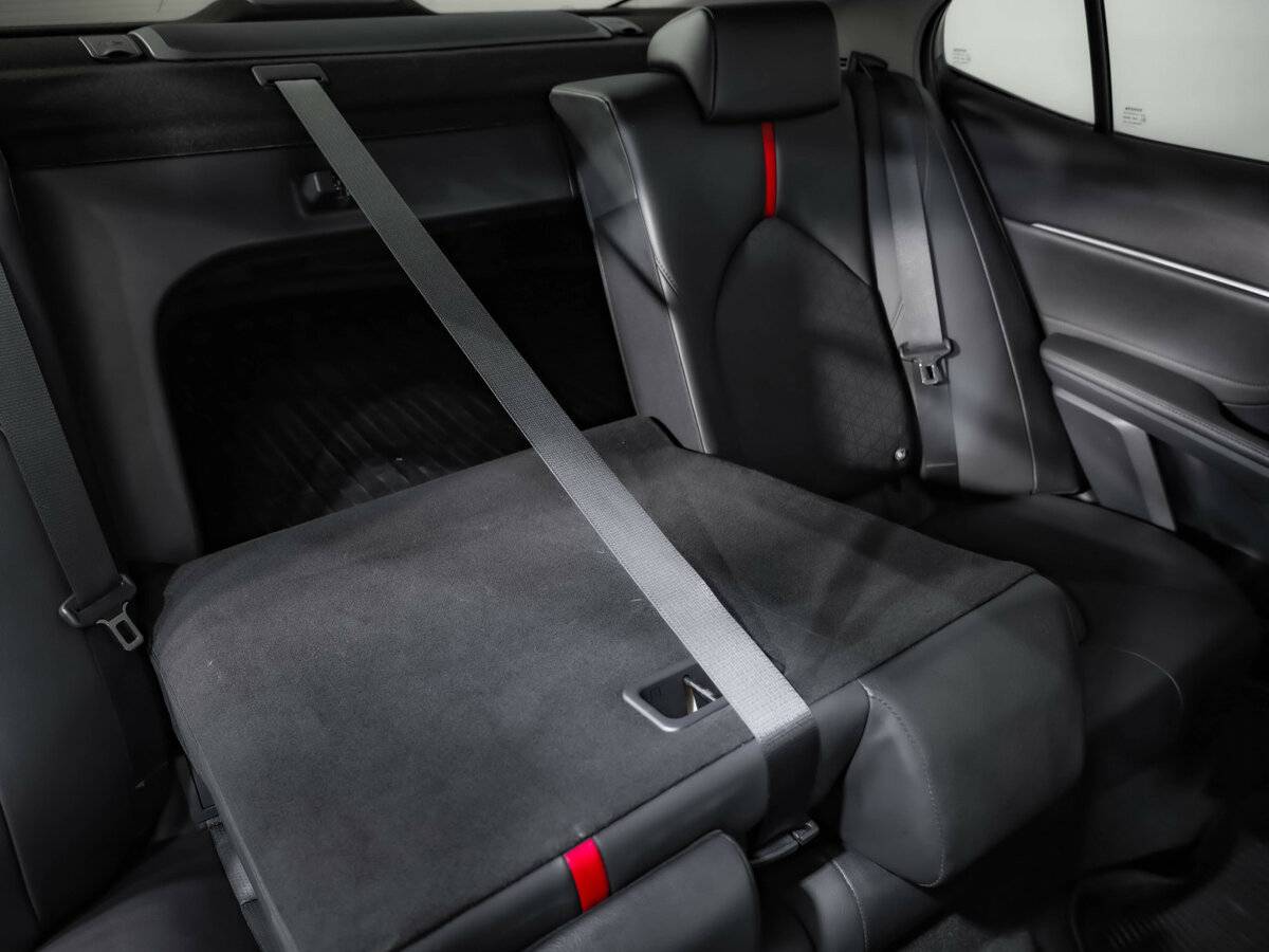 Toyota Camry с пробегом — 2021 год. Фото: #25