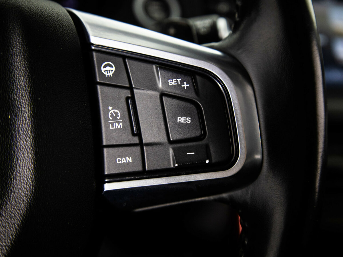 Land Rover Discovery Sport с пробегом — 2016 год. Фото: #17