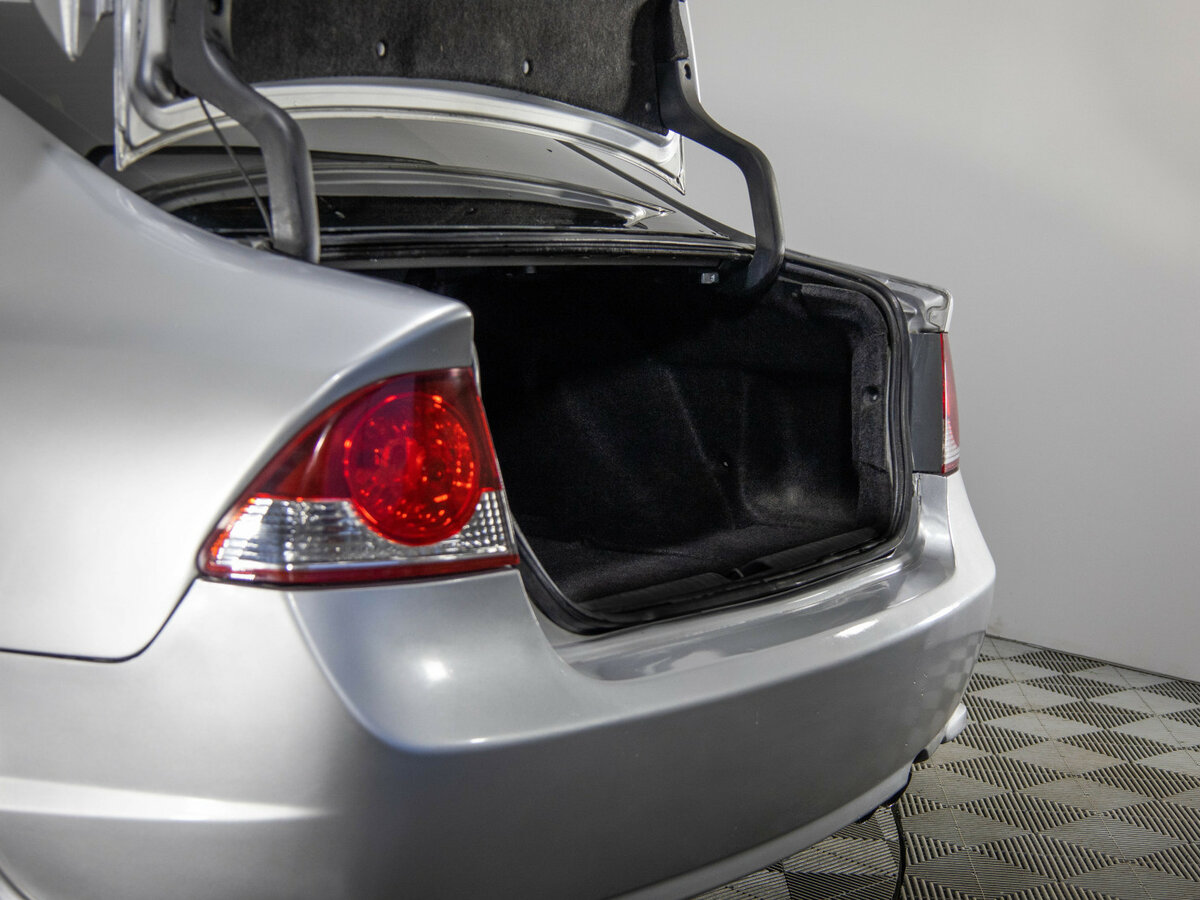 Honda Civic с пробегом — 2008 год. Фото: #6