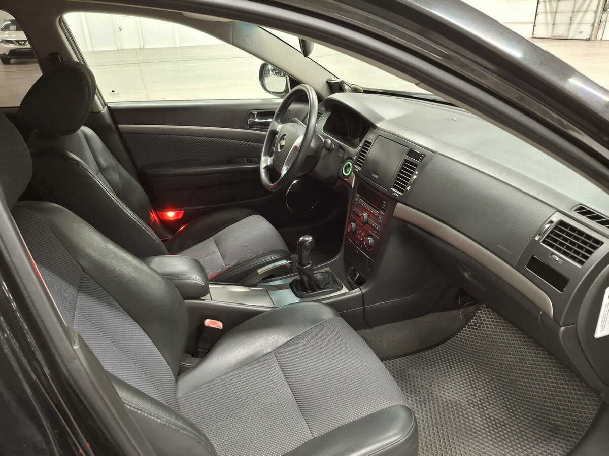 Chevrolet Epica с пробегом — 2010 год. Фото: #10