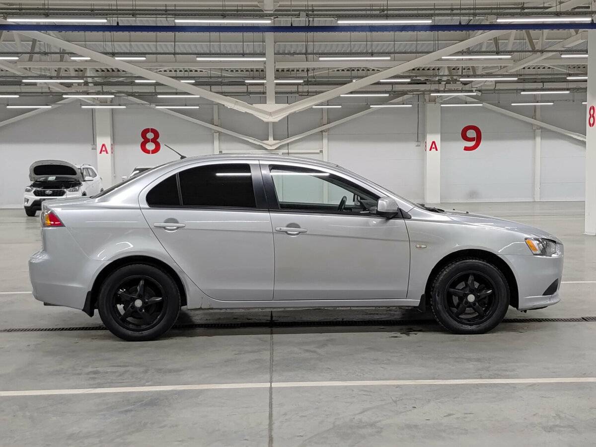 Mitsubishi Lancer с пробегом — 2011 год. Фото: #3
