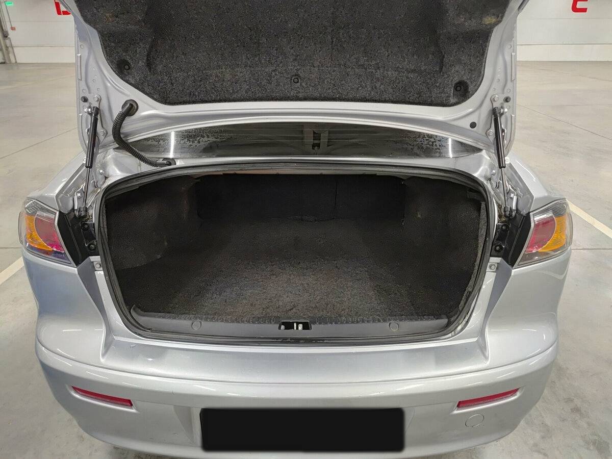 Mitsubishi Lancer с пробегом — 2011 год. Фото: #9