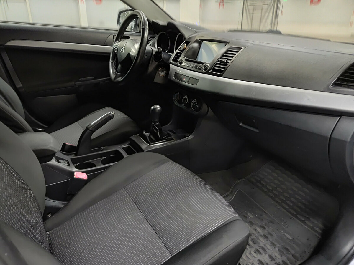 Mitsubishi Lancer с пробегом — 2011 год. Фото: #10