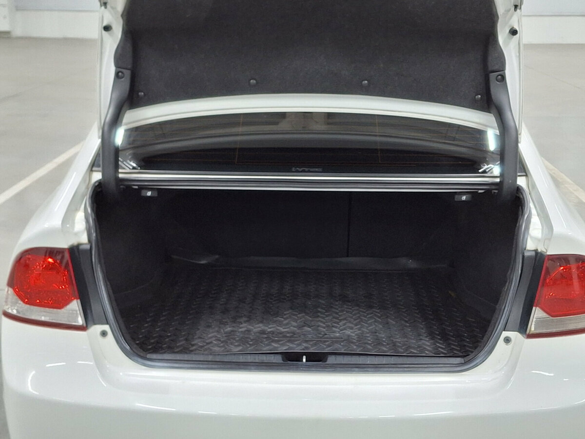 Honda Civic с пробегом — 2010 год. Фото: #8