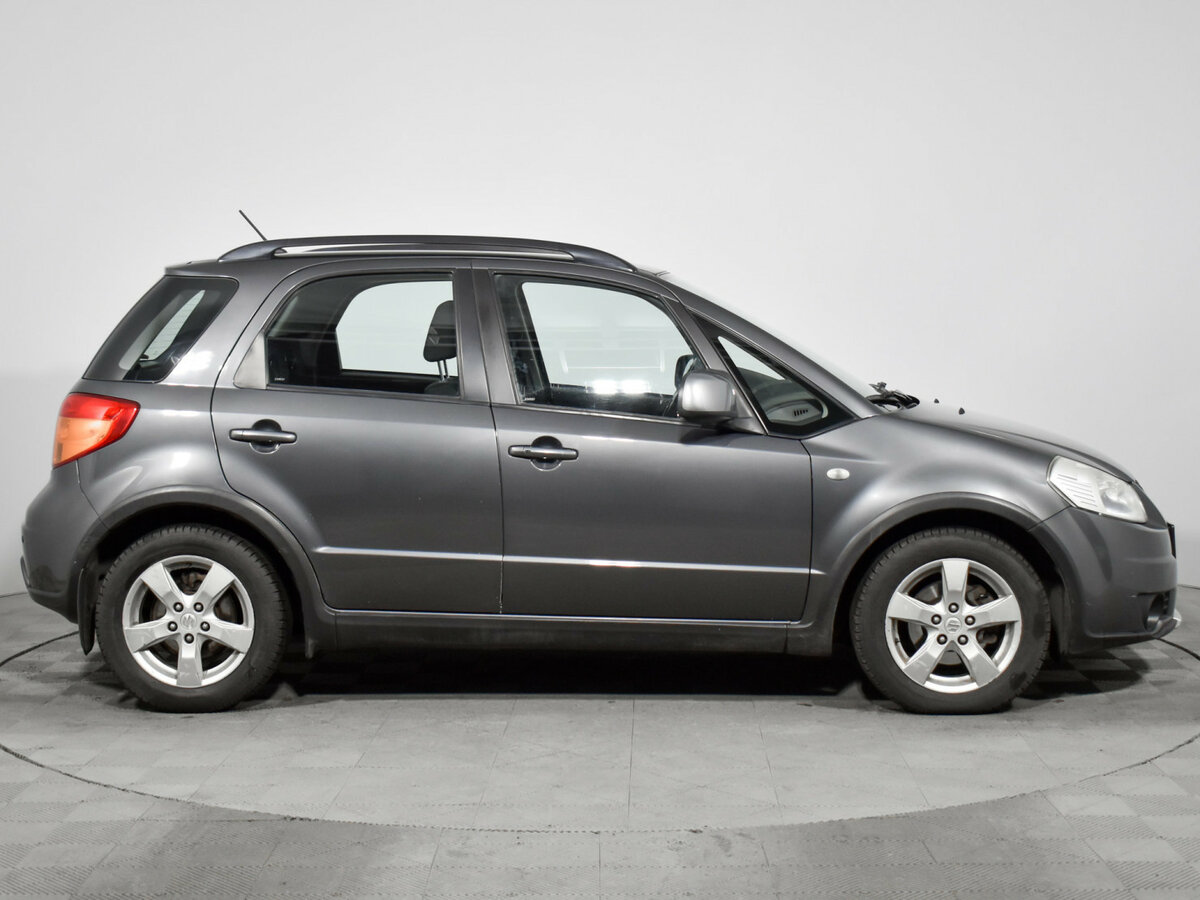 Suzuki SX4 с пробегом — 2010 год. Фото: #3