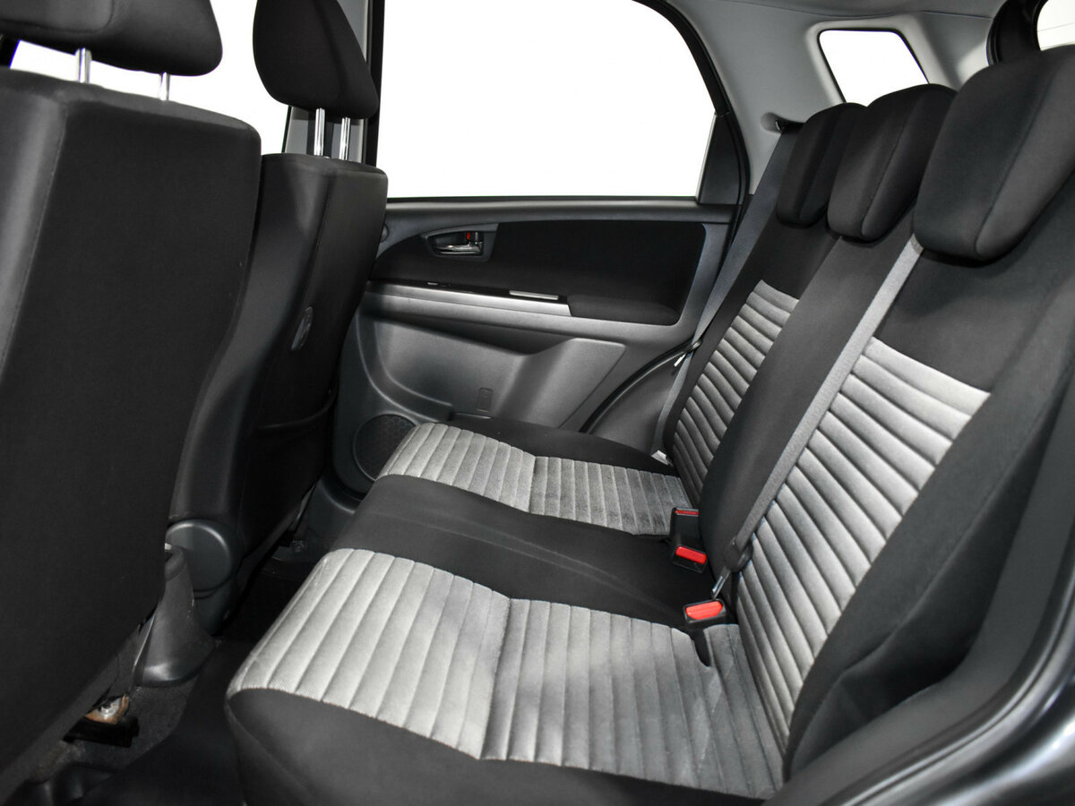 Suzuki SX4 с пробегом — 2010 год. Фото: #8