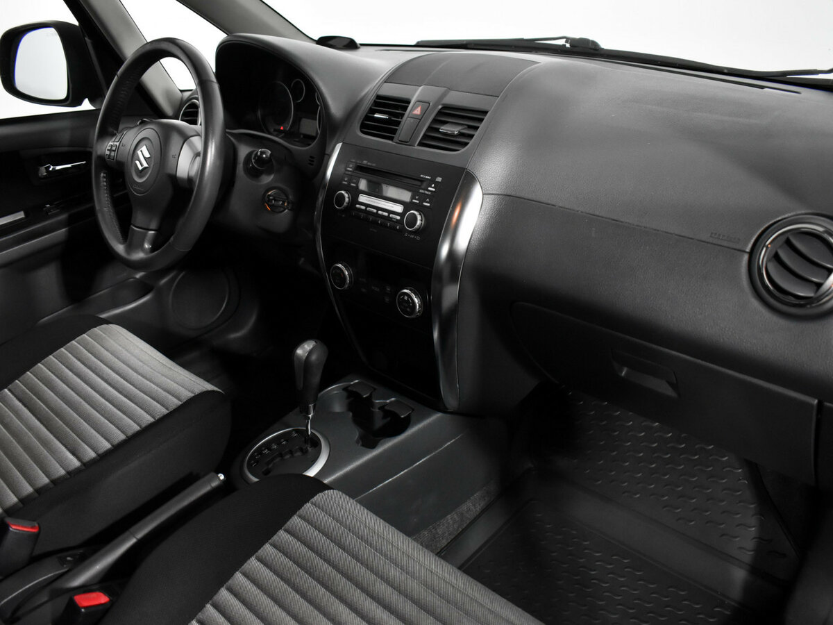 Suzuki SX4 с пробегом — 2010 год. Фото: #9