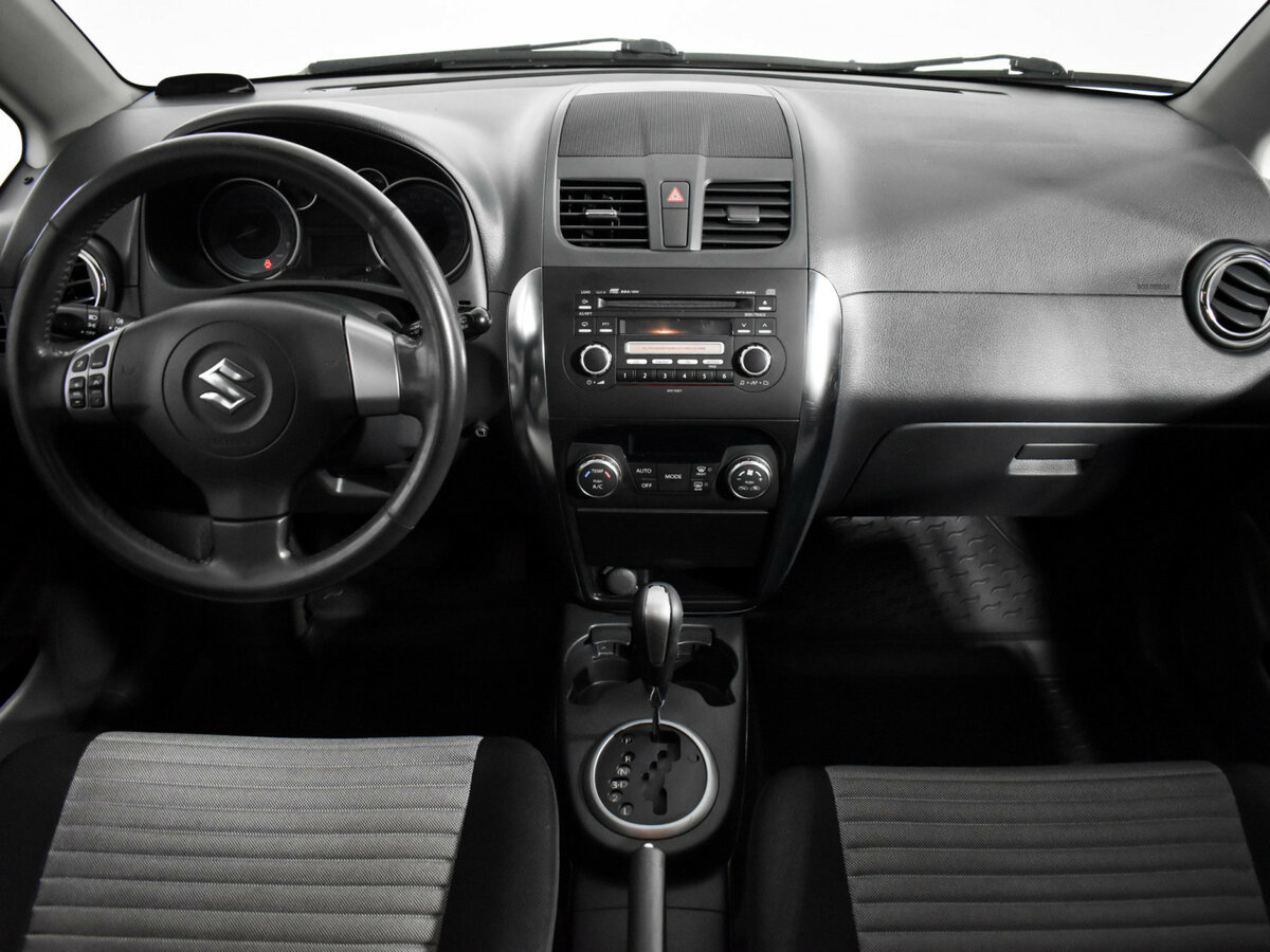 Suzuki SX4 с пробегом — 2010 год. Фото: #10