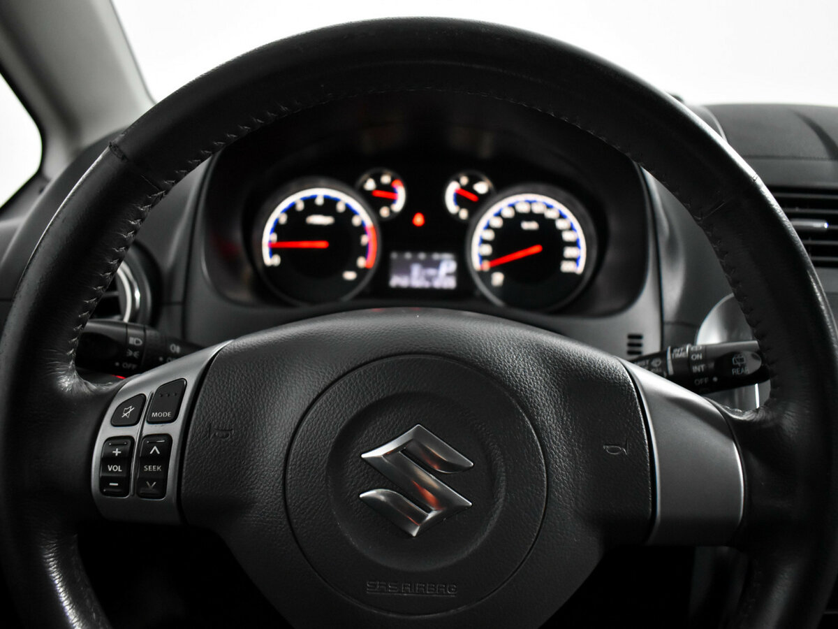 Suzuki SX4 с пробегом — 2010 год. Фото: #13