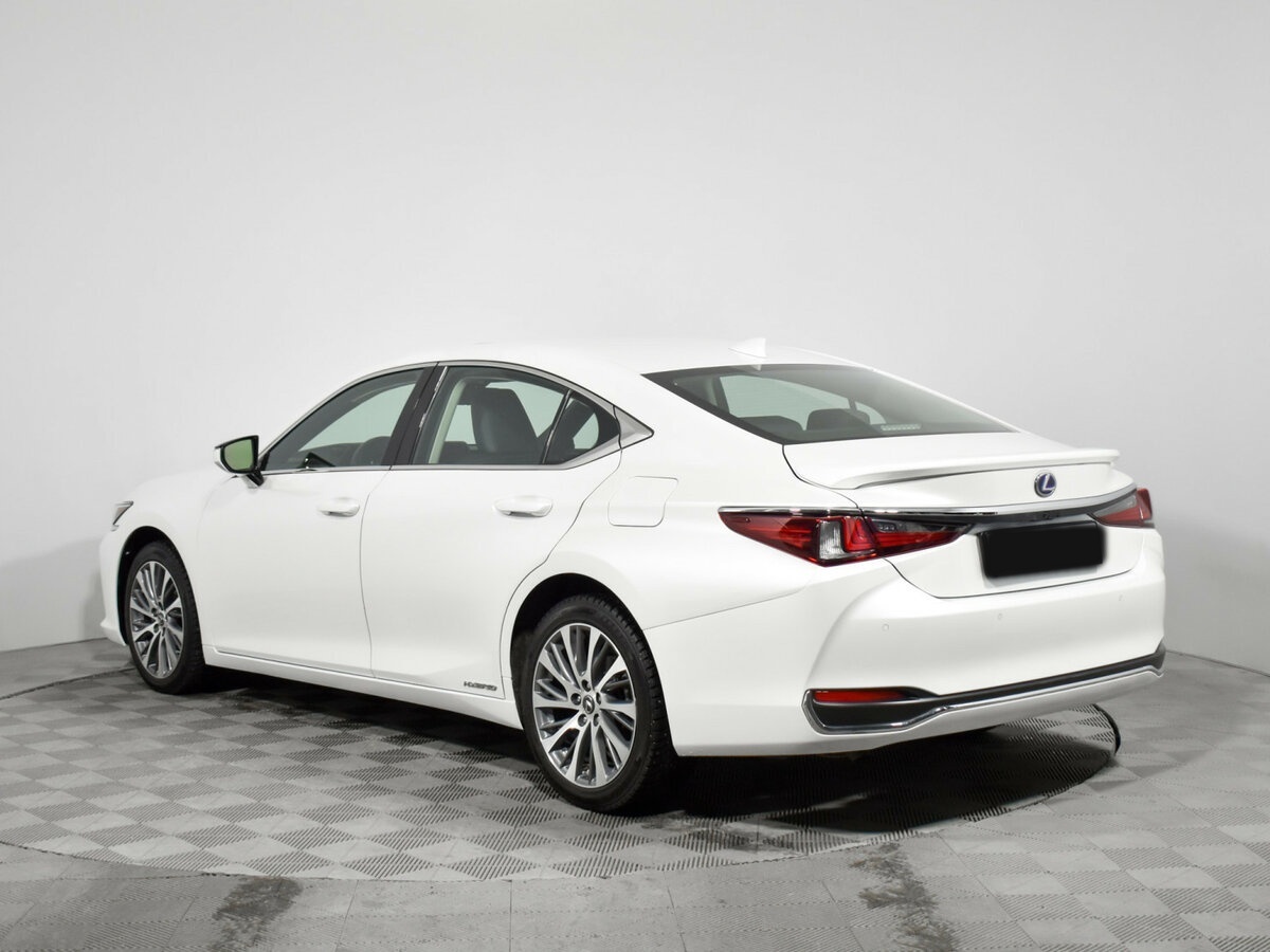 Lexus ES с пробегом — 2021 год. Фото: #4