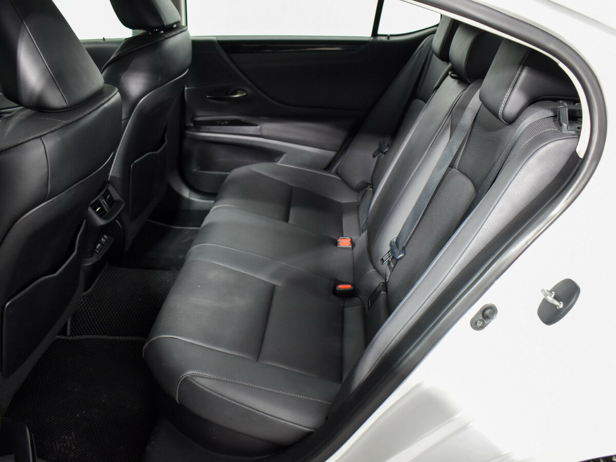 Lexus ES с пробегом — 2021 год. Фото: #7