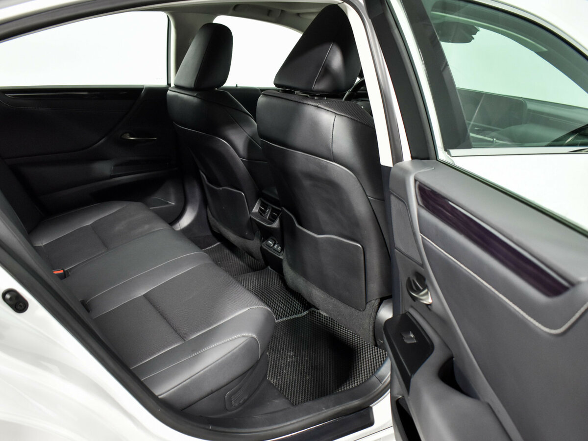 Lexus ES с пробегом — 2021 год. Фото: #8