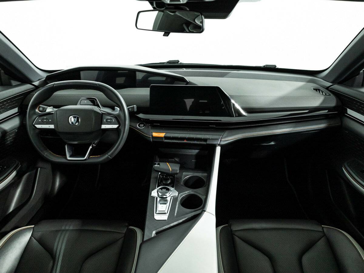 Changan UNI-V с пробегом — 2024 год. Фото: #12