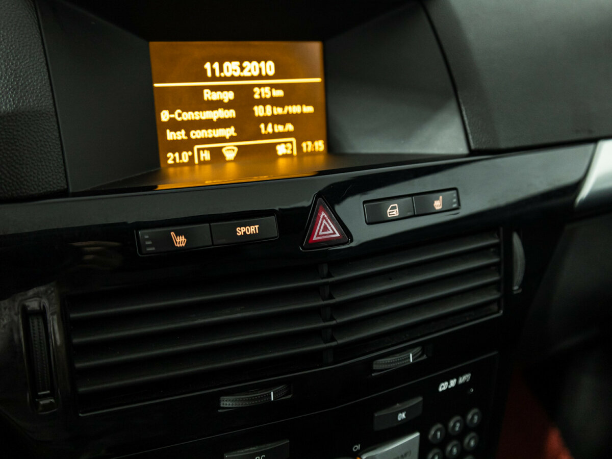 Opel Astra с пробегом — 2010 год. Фото: #16