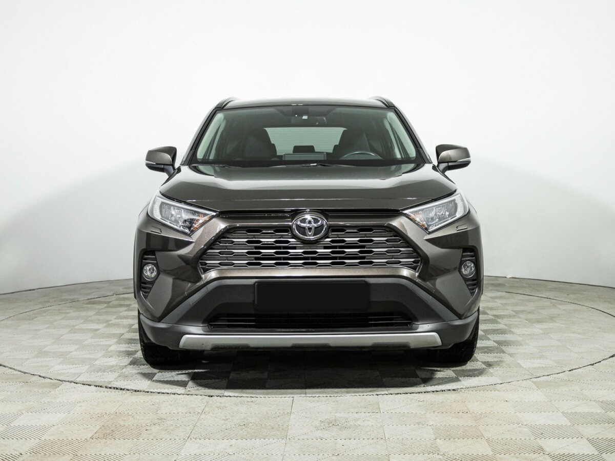 Toyota RAV4 с пробегом — 2021 год. Фото: #1