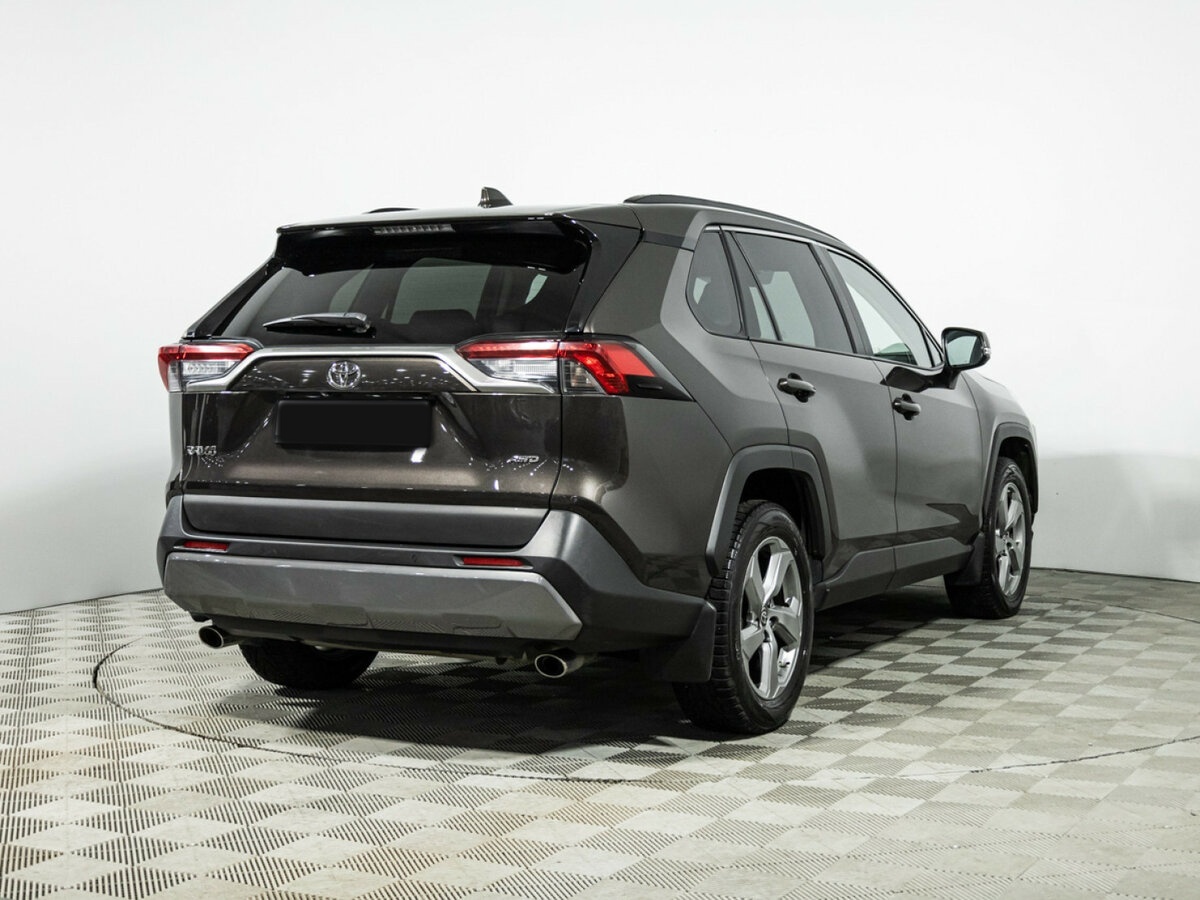 Toyota RAV4 с пробегом — 2021 год. Фото: #3