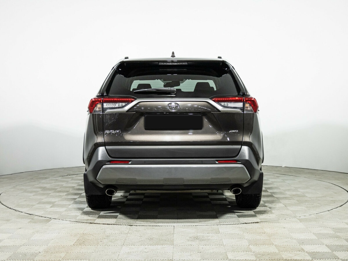 Toyota RAV4 с пробегом — 2021 год. Фото: #4