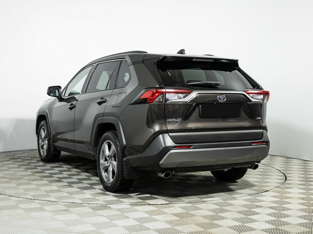 Toyota RAV4 с пробегом — 2021 год. Фото: #5