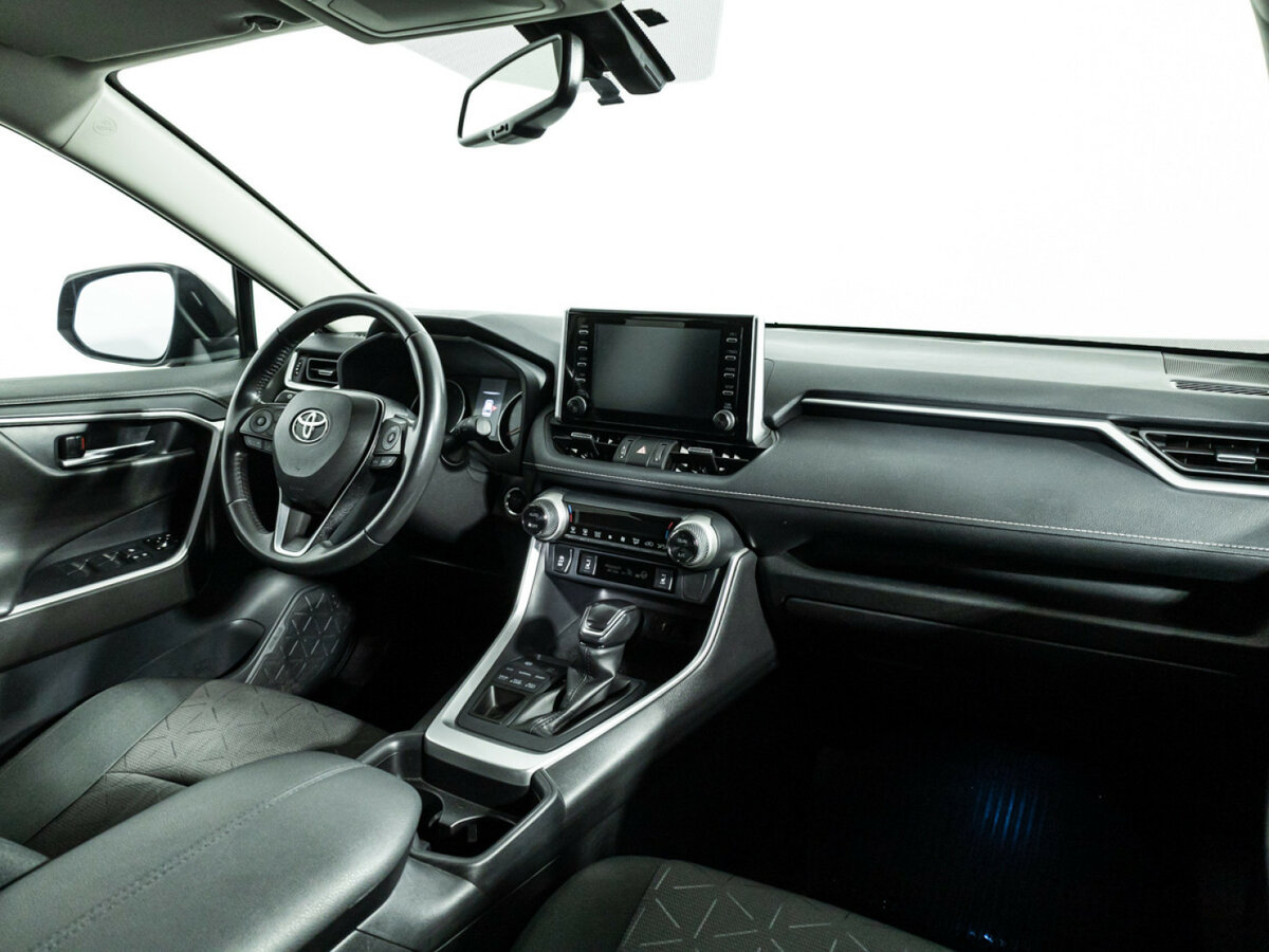 Toyota RAV4 с пробегом — 2021 год. Фото: #6