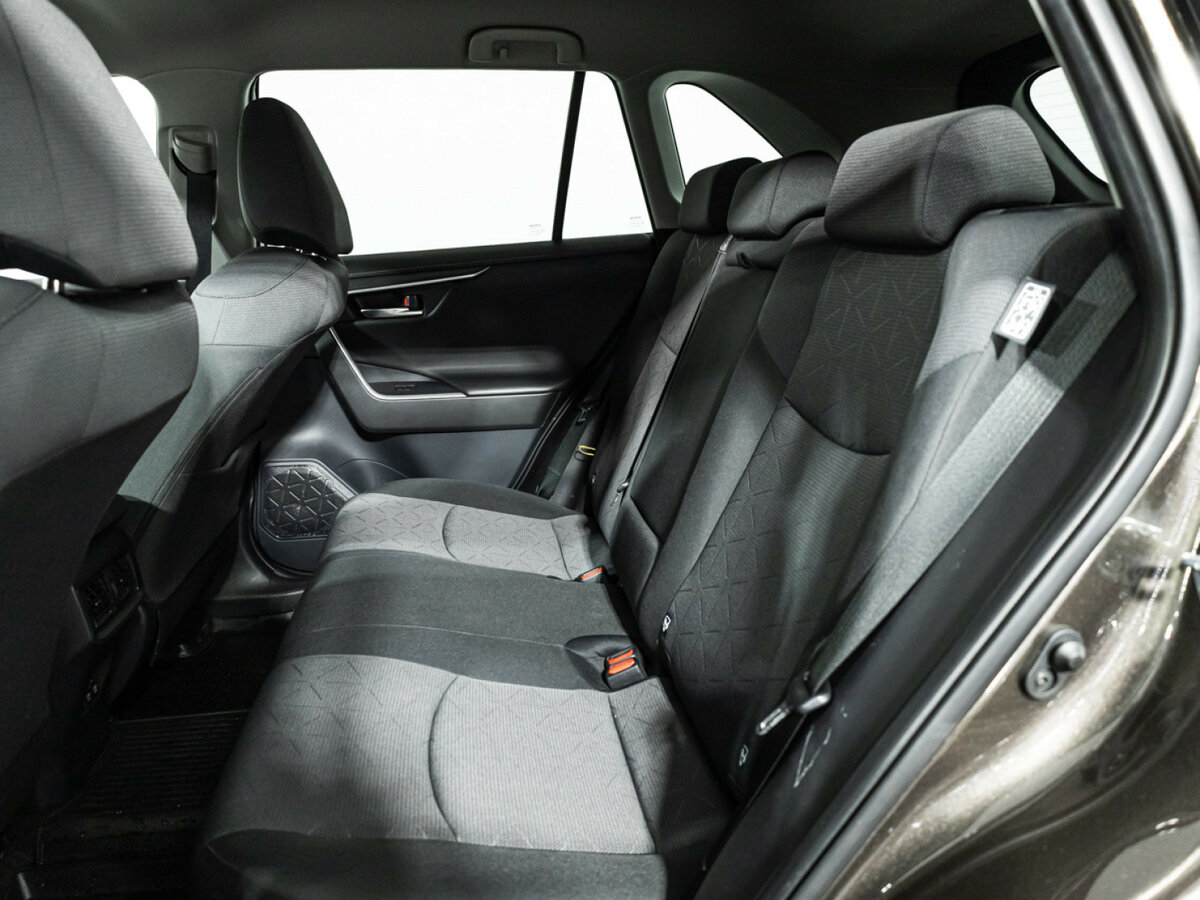 Toyota RAV4 с пробегом — 2021 год. Фото: #7