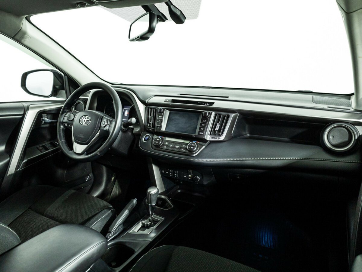 Toyota RAV4 с пробегом — 2018 год. Фото: #6