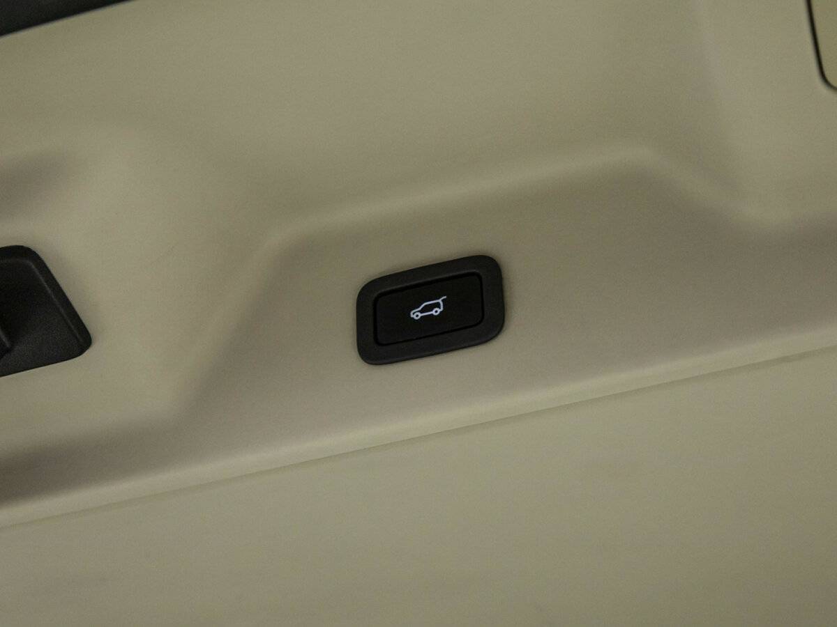 Land Rover Range Rover с пробегом — 2017 год. Фото: #12