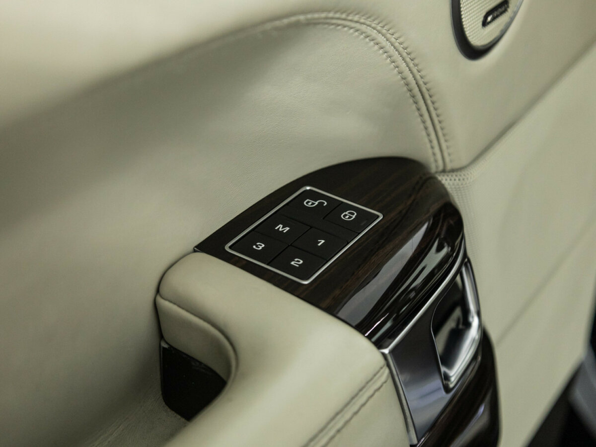 Land Rover Range Rover с пробегом — 2017 год. Фото: #17