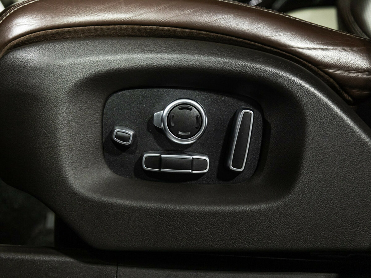 Land Rover Range Rover с пробегом — 2017 год. Фото: #19