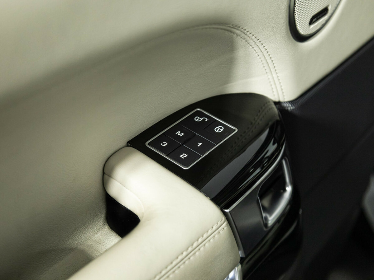 Land Rover Range Rover с пробегом — 2015 год. Фото: #16