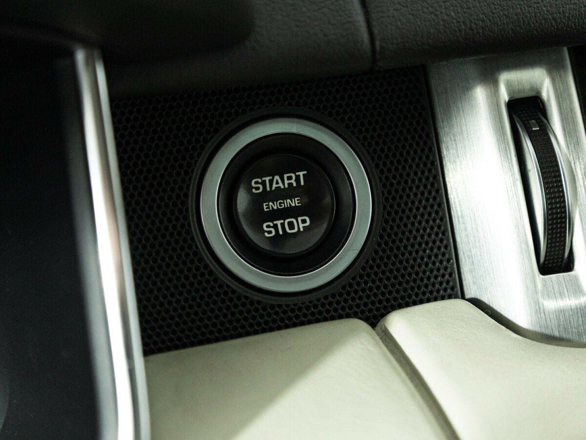 Land Rover Range Rover с пробегом — 2015 год. Фото: #21