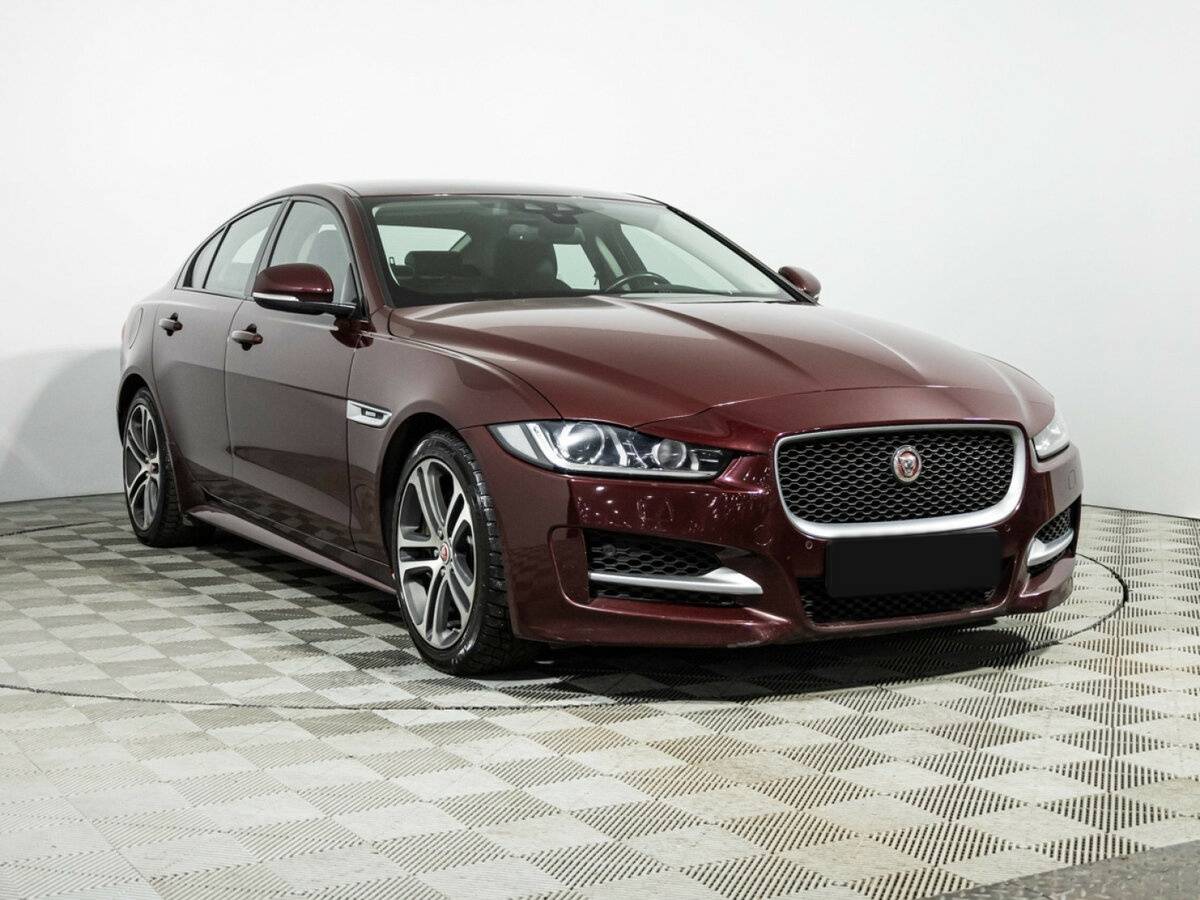 Jaguar XE с пробегом — 2015 год. Фото: #2