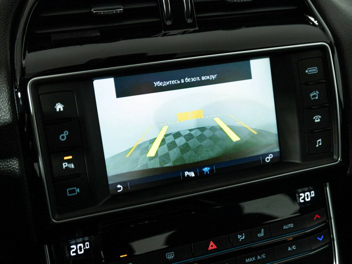 Jaguar XE с пробегом — 2015 год. Фото: #16