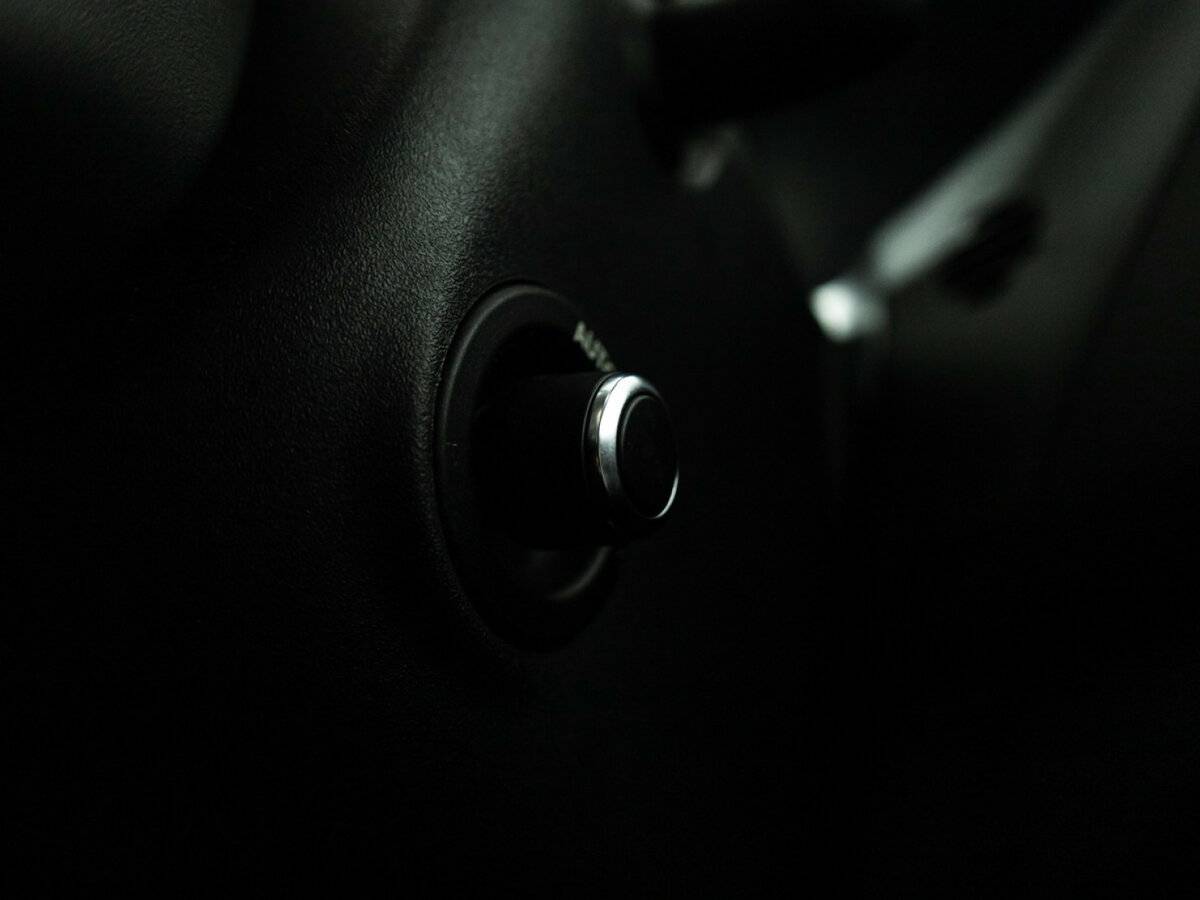 Jaguar XE с пробегом — 2015 год. Фото: #20