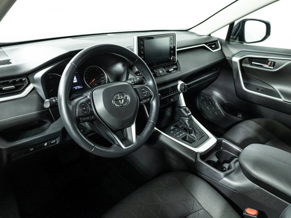 Toyota RAV4 с пробегом — 2021 год. Фото: #10
