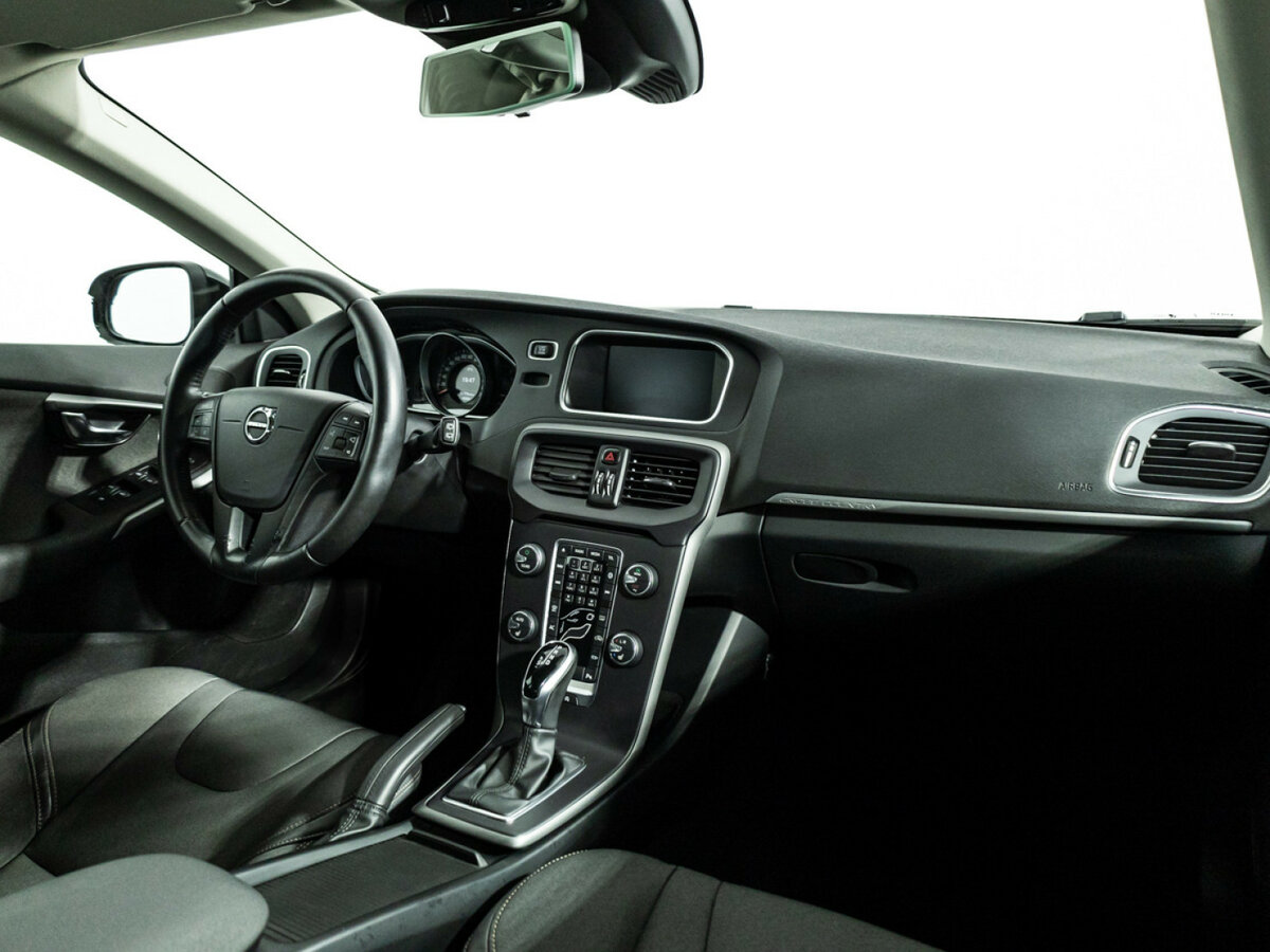 Volvo V40 Cross Country с пробегом — 2017 год. Фото: #8