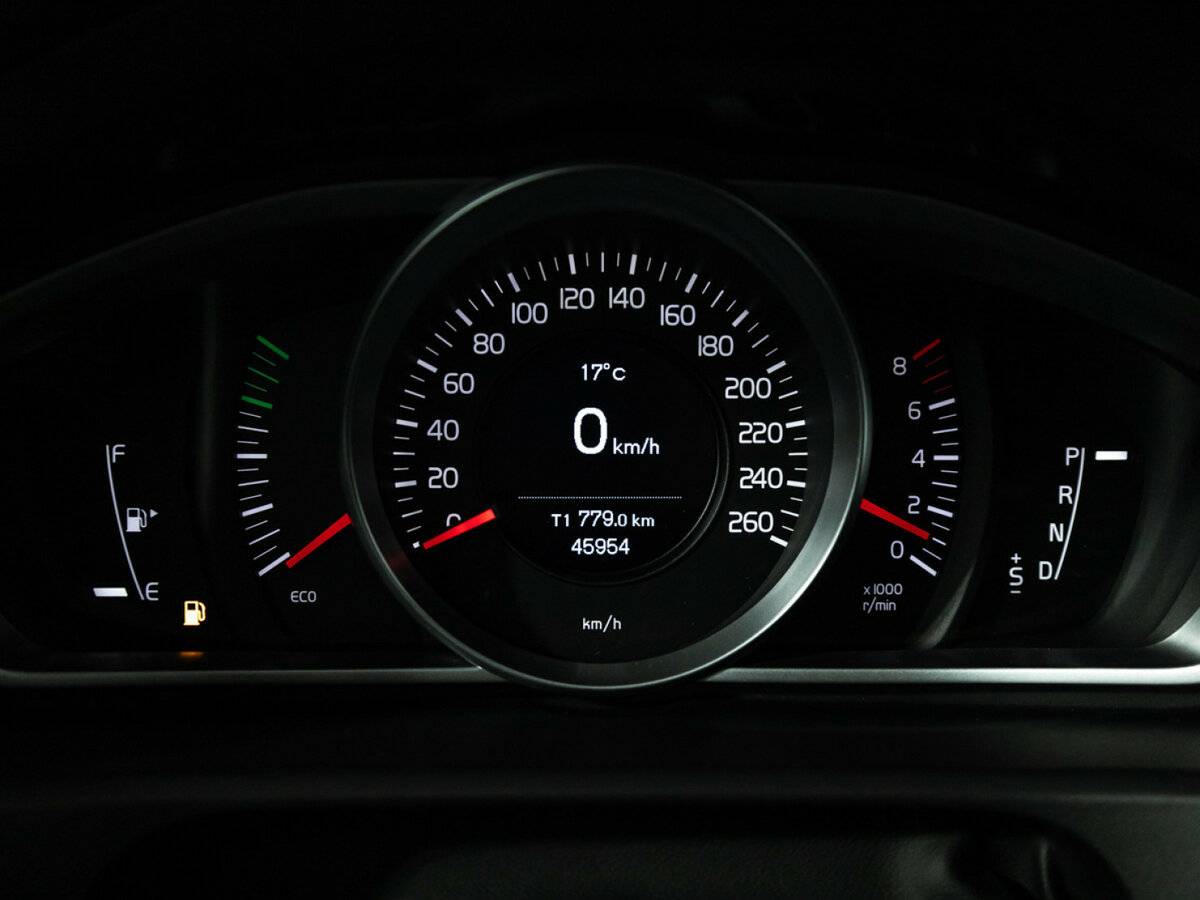 Volvo V40 Cross Country с пробегом — 2017 год. Фото: #11