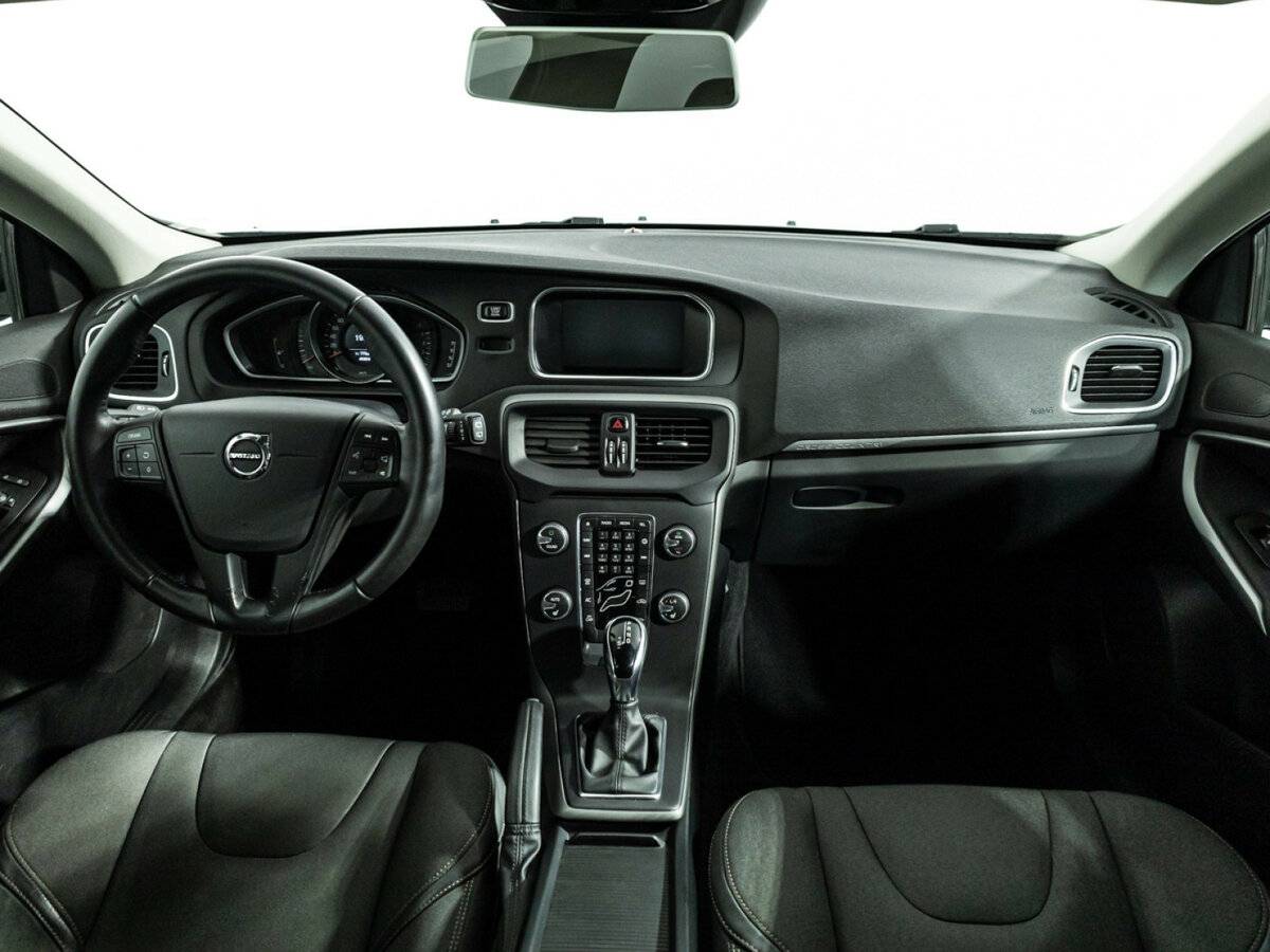 Volvo V40 Cross Country с пробегом — 2017 год. Фото: #12