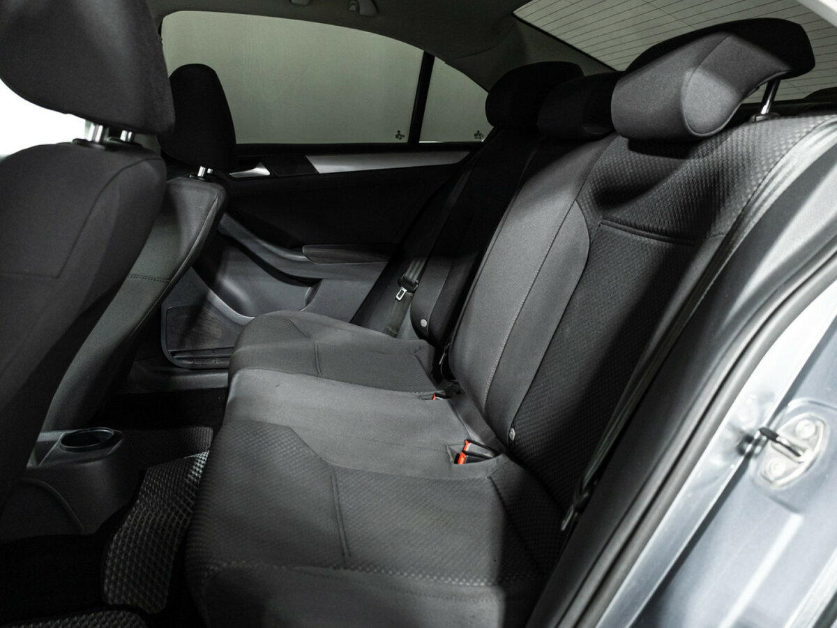 Volkswagen Jetta с пробегом — 2011 год. Фото: #9