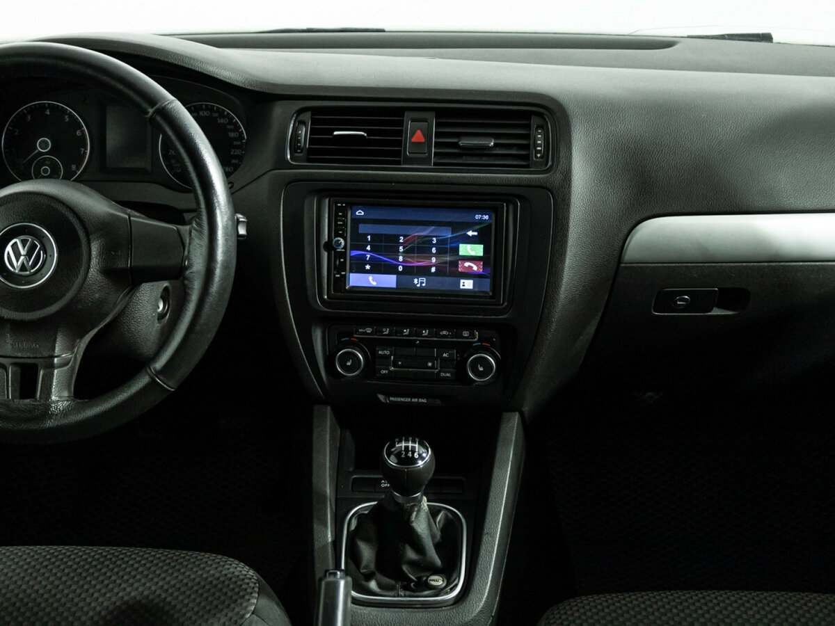 Volkswagen Jetta с пробегом — 2011 год. Фото: #13