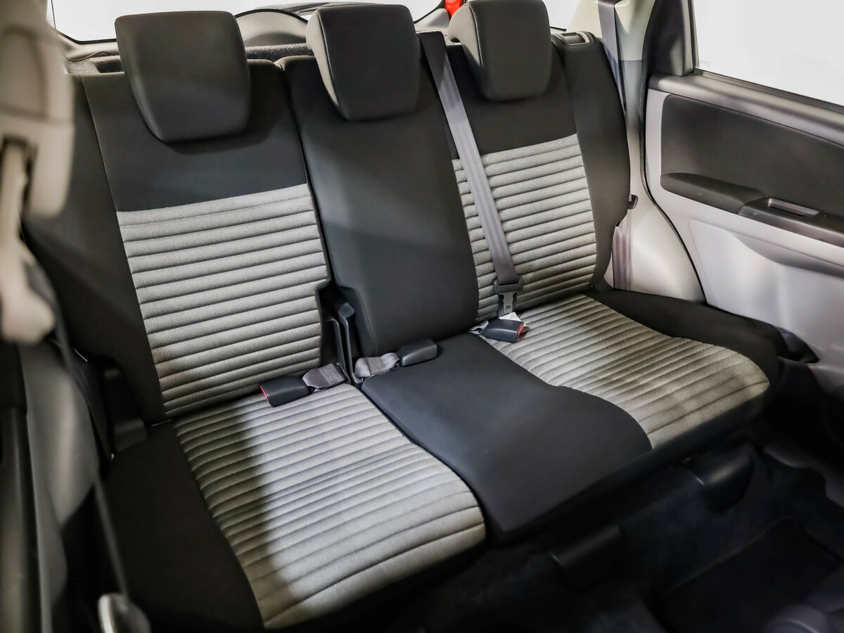 Suzuki SX4 с пробегом — 2011 год. Фото: #18