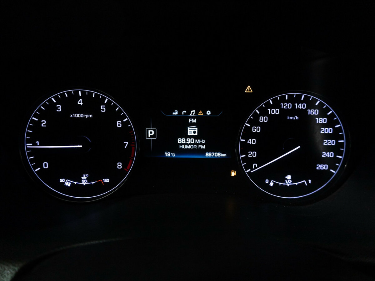 Hyundai Genesis с пробегом — 2015 год. Фото: #11